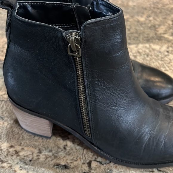 CREVO Boots - Picture 11 of 11